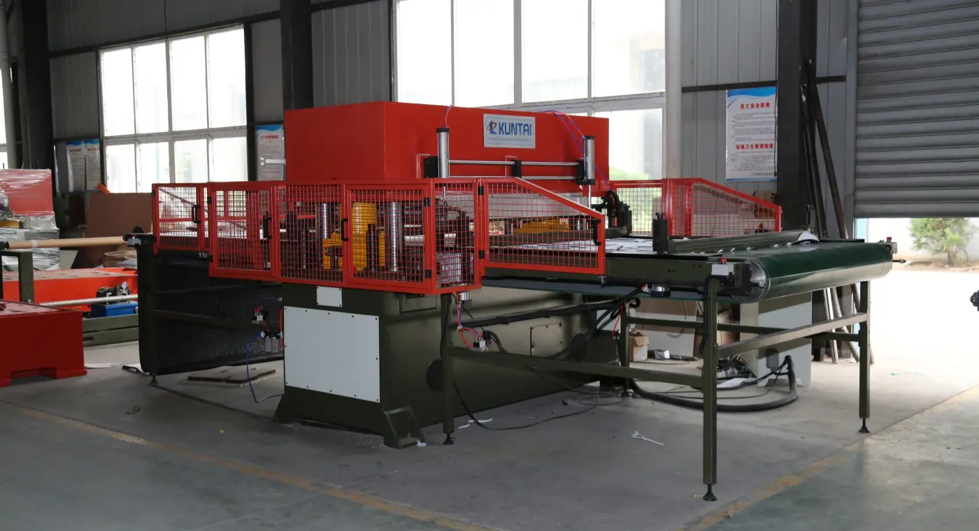 Thinsulate Heat Seal Cutting Machine